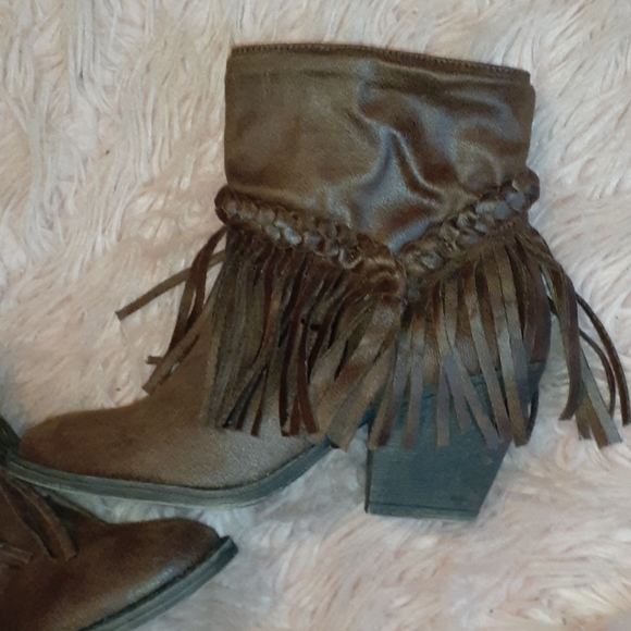 LOW FRINGE COWGIRL BOOTS - Picture 2 of 5